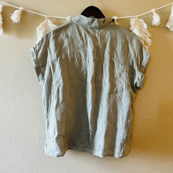 Carly Jean LA | Short Sleeve Button Down Blouse - Picture 4 of 8